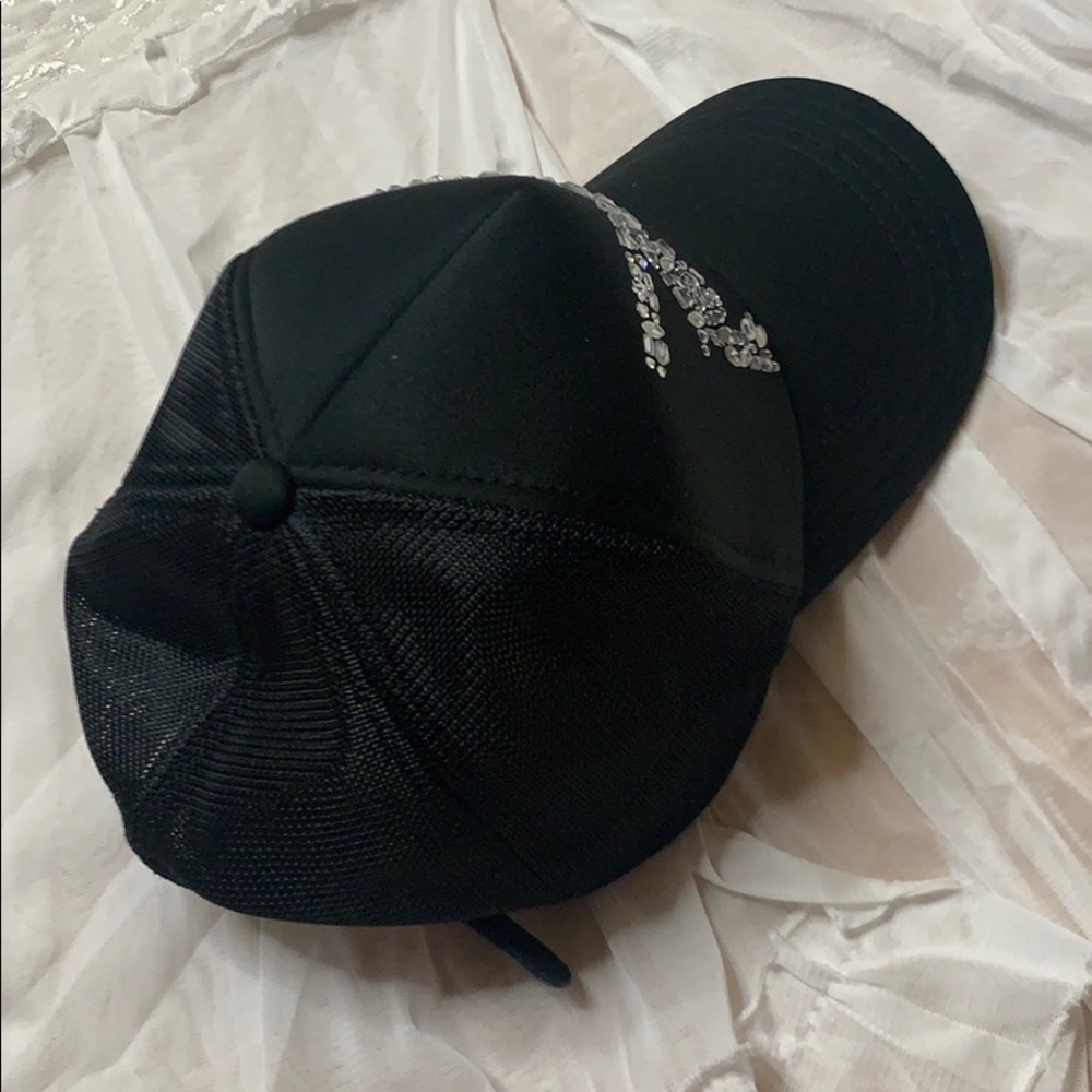 Hat - Picture 2 of 4